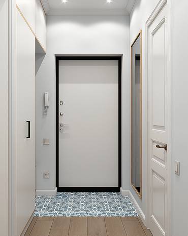 Дверь в прихожей квартиры